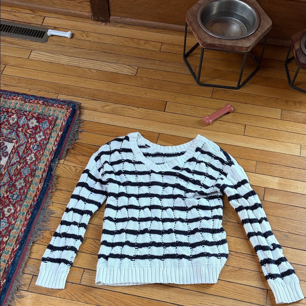 Aeropostale Women's Sweater - Navy and White Stripes